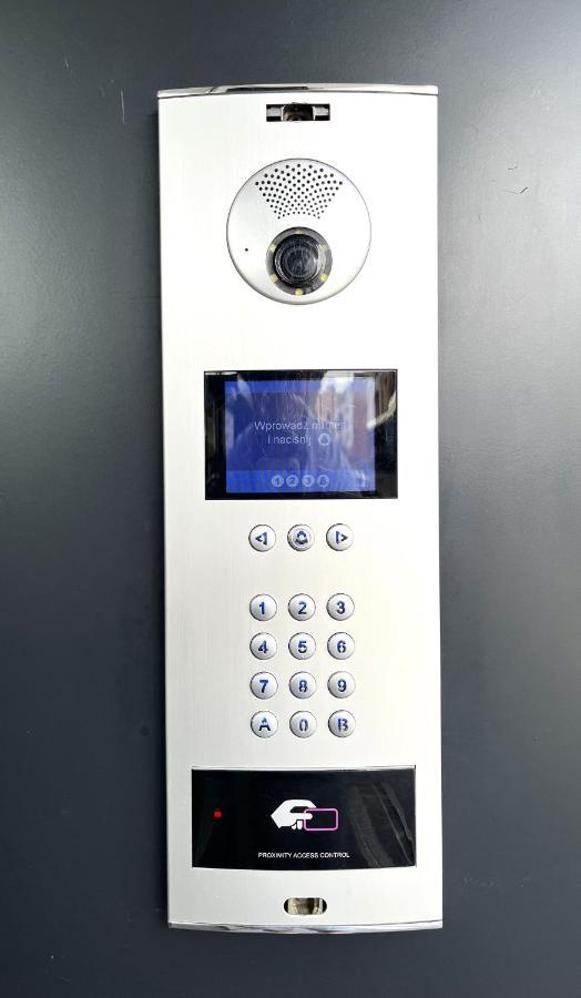 Wyszynskiego Apartment - Self Check-In 20H - Parking &Lift Wrocław Buitenkant foto